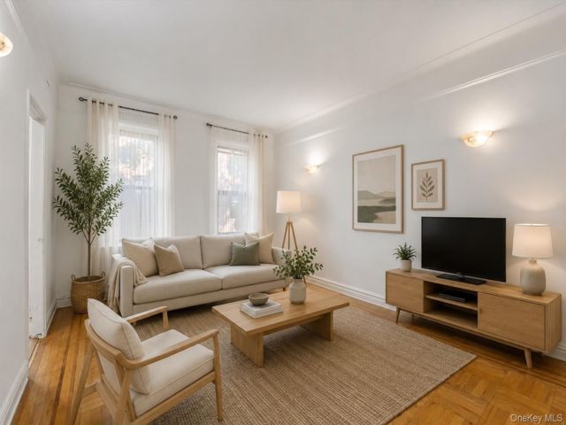  1 BR,  1.00 BTH &nbsp;Other style home in Jackson Heights