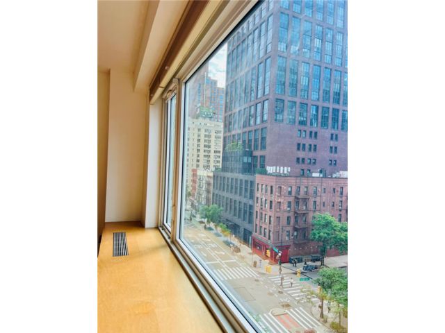  2 BR,  2.00 BTH &nbsp;High rise style home in New York (manhattan)