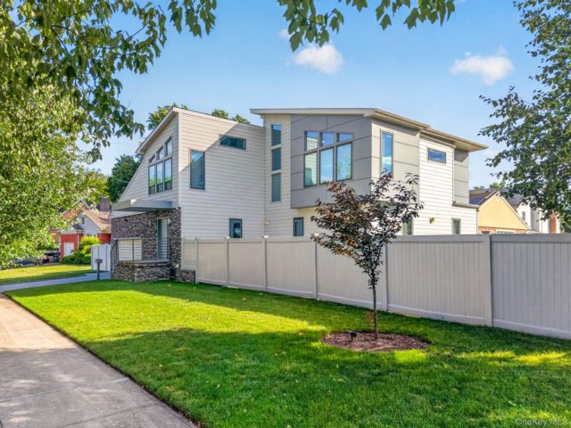  3 BR,  5.00 BTH &nbsp;Contemporary style home in Little Neck