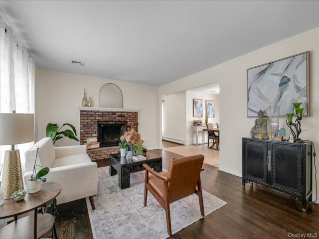  4 BR,  3.00 BTH &nbsp;Cape cod style home in Glen Cove