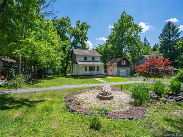  2 BR,  2.00 BTH &nbsp;Farmhouse style home in Port Jervis