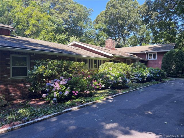  7 BR,  5.00 BTH &nbsp;Split level style home in Brookville