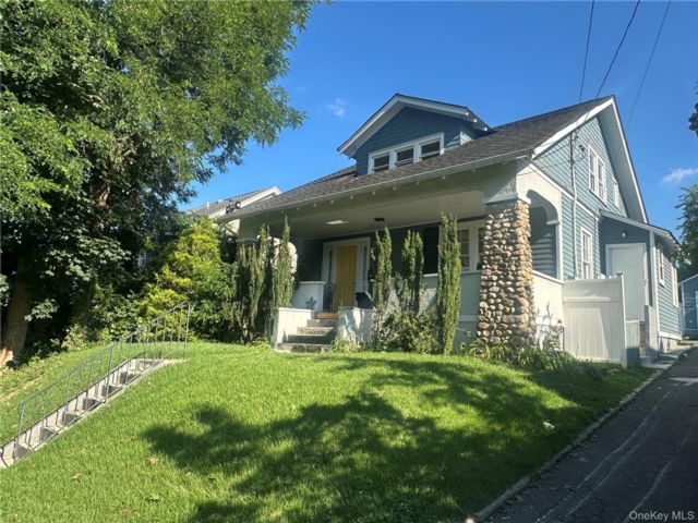  3 BR,  1.00 BTH &nbsp;Other style home in Glen Cove