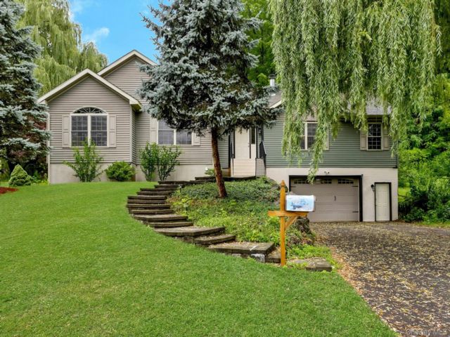  3 BR,  2.00 BTH &nbsp;Ranch style home in Port Ewen