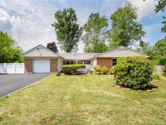 [Stony Brook Real Estate, listing number 7309043]