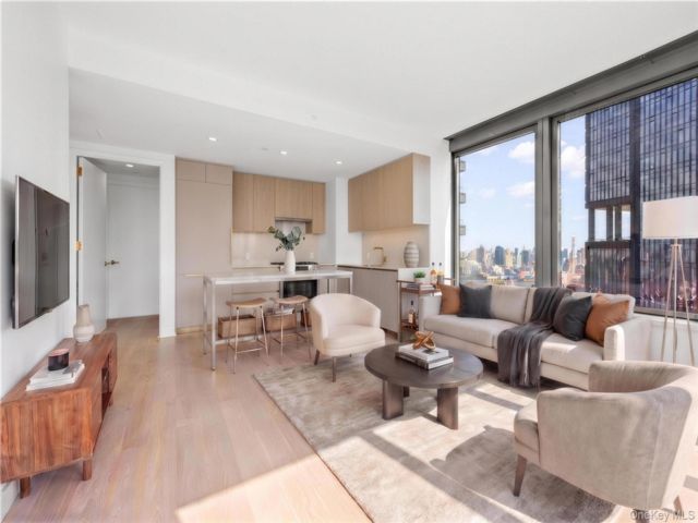  2 BR,  2.00 BTH &nbsp;High rise style home in Long Island City