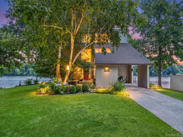  4 BR,  2.00 BTH &nbsp;Contemporary style home in Buchanan