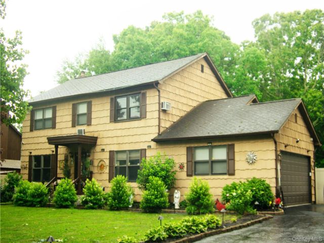 [Centereach Real Estate, listing number 7309099]