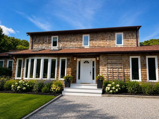  3 BR,  5.00 BTH &nbsp;Contemporary style home in Westhampton