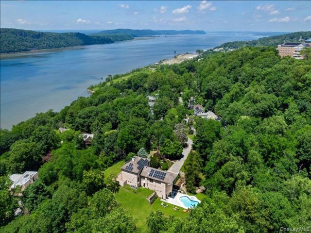  4 BR,  7.00 BTH &nbsp;Contemporary style home in Hastings-on-hudson
