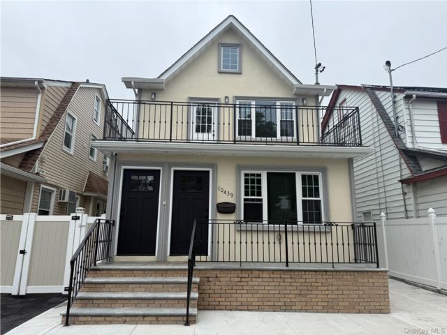  2 BR,  2.00 BTH &nbsp;Exp cape style home in Queens Village