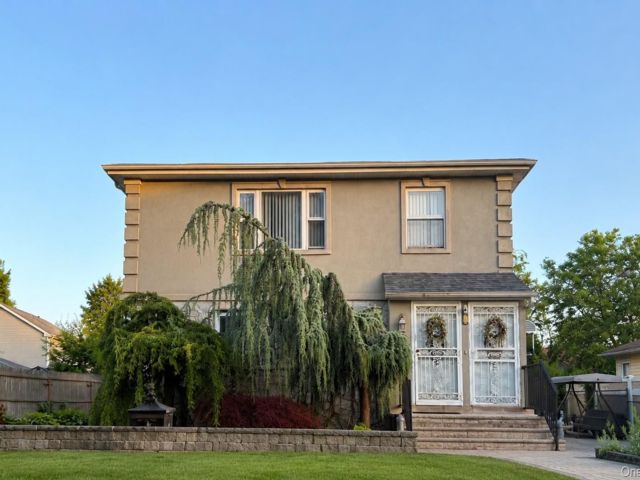  6 BR,  2.00 BTH &nbsp;Other style home in Hempstead