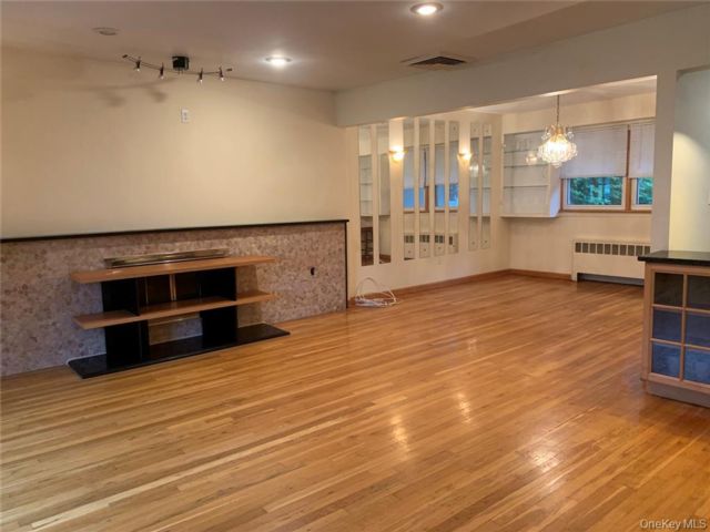 [PHOTO]