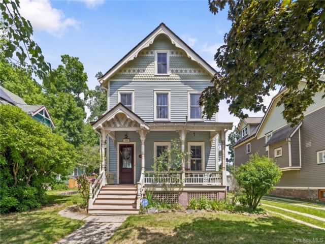  3 BR,  2.00 BTH &nbsp;Victorian style home in Peekskill