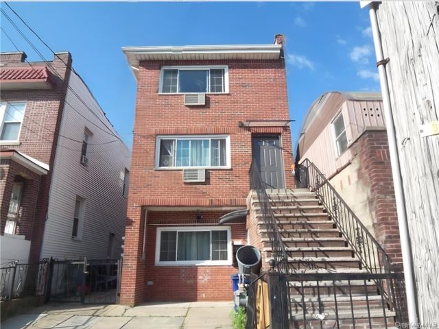  3 BR,  1.00 BTH &nbsp;A-frame style home in Wakefield
