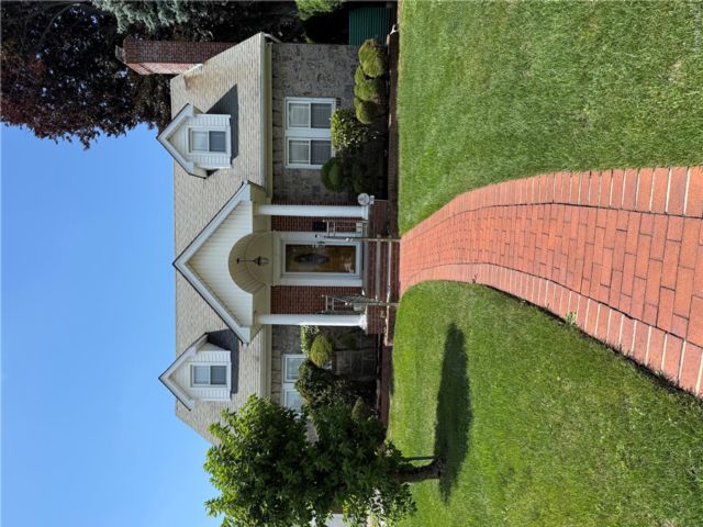  4 BR,  2.00 BTH &nbsp;Cape cod style home in New Hyde Park