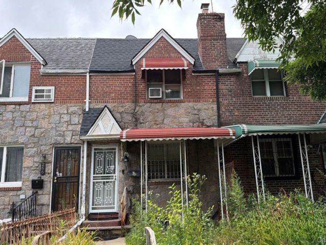  2 BR,  1.00 BTH &nbsp;Colonial style home in Canarsie