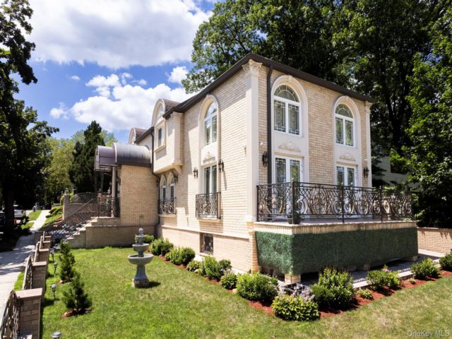 [PHOTO]