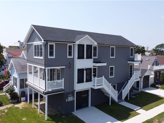  3 BR,  2.00 BTH &nbsp;Modern style home in Long Beach