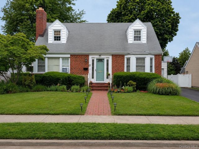  4 BR,  3.00 BTH &nbsp;Cape cod style home in Rockville Centre
