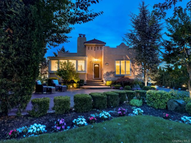  3 BR,  2.00 BTH &nbsp;Mediterranean style home in Merrick