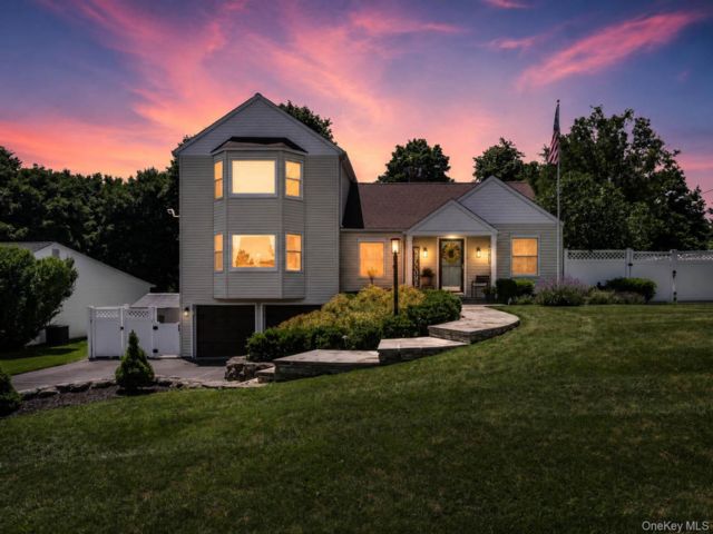  4 BR,  4.00 BTH &nbsp;Colonial style home in Thiells