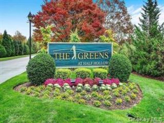  3 BR,  3.00 BTH &nbsp;Condo style home in Melville