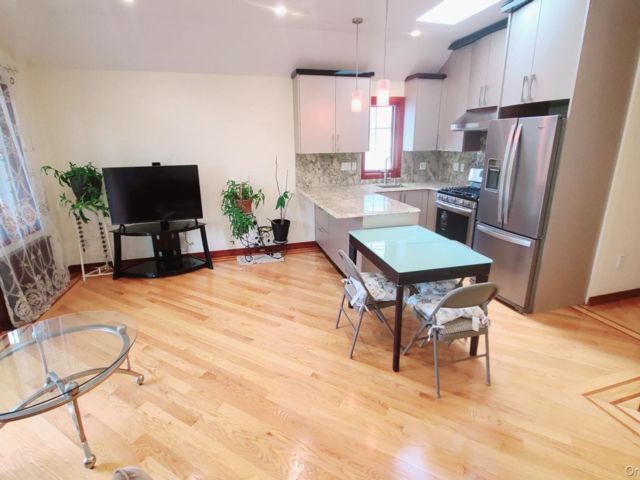  3 BR,  2.00 BTH &nbsp;Other style home in Rego Park