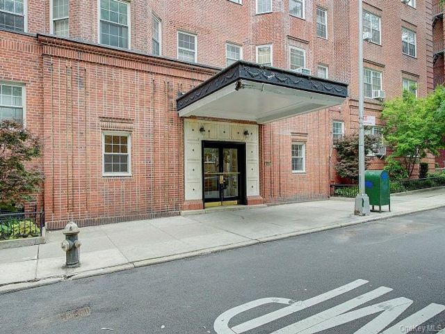  1 BR,  1.00 BTH &nbsp;Garden style home in Jackson Heights