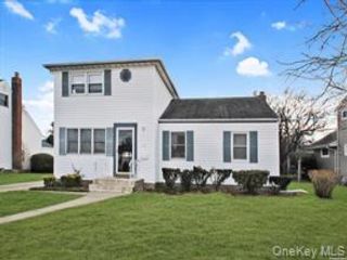  5 BR,  3.00 BTH &nbsp;Colonial style home in Plainview