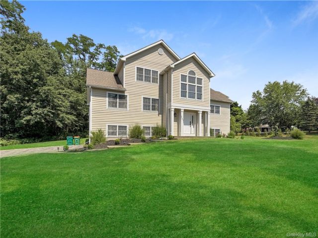  5 BR,  3.00 BTH &nbsp;Cape cod style home in Fishkill