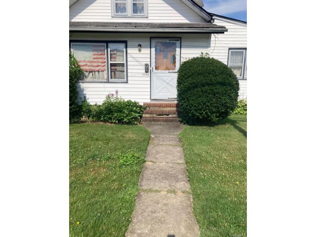  3 BR,  1.00 BTH &nbsp;Bungalow style home in Merrick