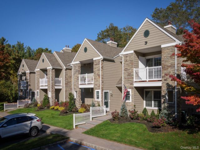  2 BR,  2.00 BTH &nbsp;Other style home in Holbrook