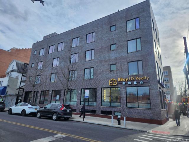 Studio,  0.00 BTH &nbsp;Commercial style home in Flushing