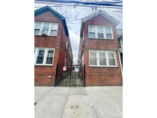  6 BR,  3.00 BTH &nbsp;House style home in Woodhaven