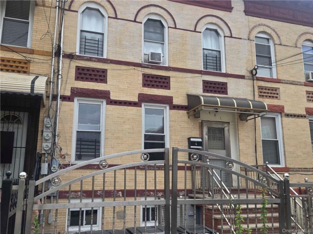  5 BR,  2.00 BTH &nbsp;House style home in East New York