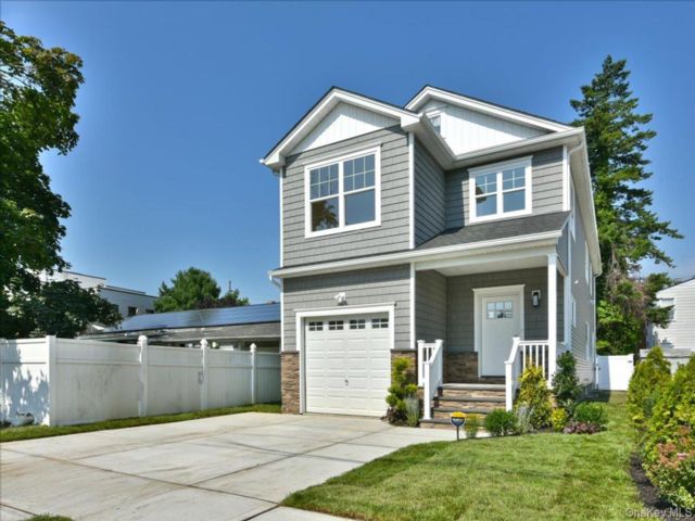  4 BR,  3.00 BTH &nbsp;Colonial style home in Valley Stream