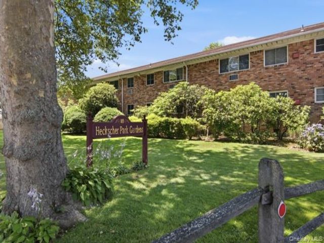  1 BR,  1.00 BTH &nbsp;Garden style home in Huntington