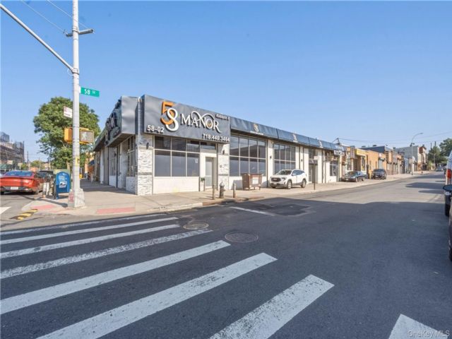 Studio,  0.00 BTH &nbsp;Commercial style home in Woodside