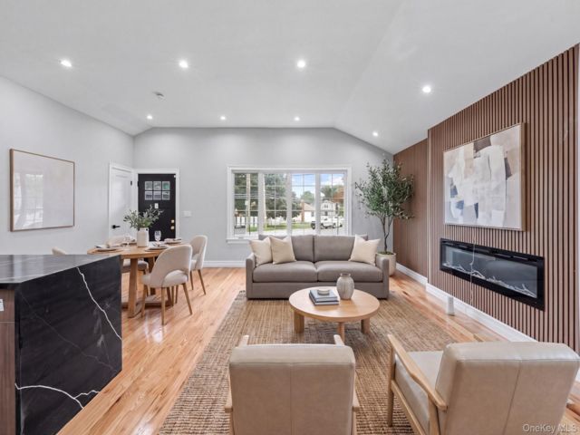  5 BR,  2.00 BTH &nbsp;Ranch style home in Saint Albans