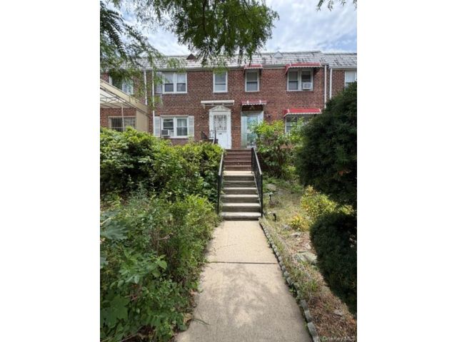  3 BR,  2.00 BTH &nbsp;Other style home in Kew Garden Hills