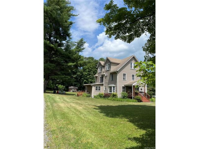  4 BR,  2.00 BTH &nbsp;Farmhouse style home in Ellenville