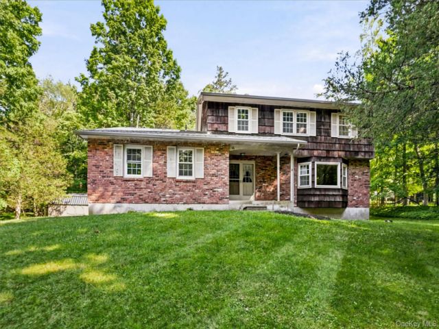  4 BR,  3.00 BTH &nbsp;Colonial style home in Florida