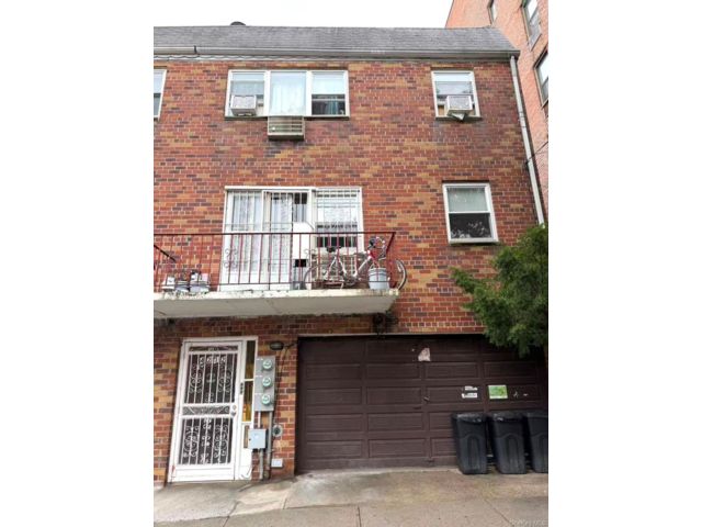Studio,  0.00 BTH &nbsp;House style home in Elmhurst