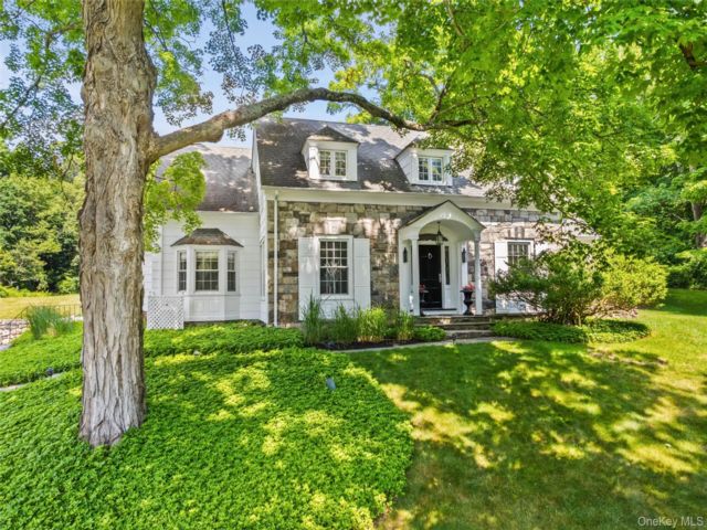  3 BR,  5.00 BTH &nbsp;Colonial style home in South Salem