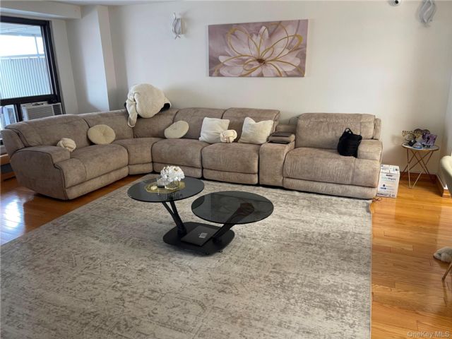  2 BR,  2.00 BTH &nbsp;Mid rise style home in Rego Park