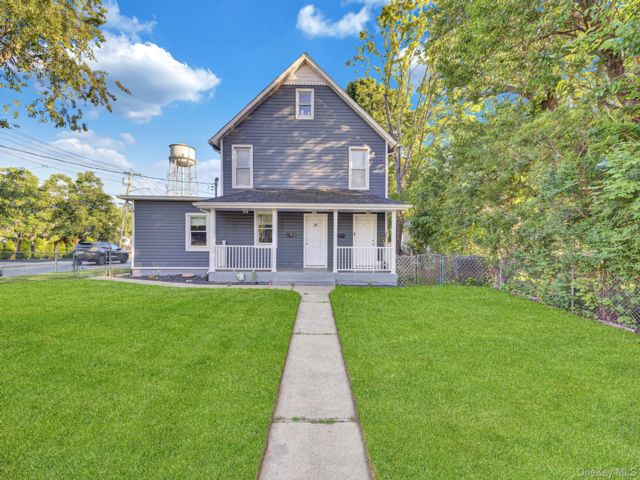  6 BR,  2.00 BTH &nbsp;House style home in Kings Park
