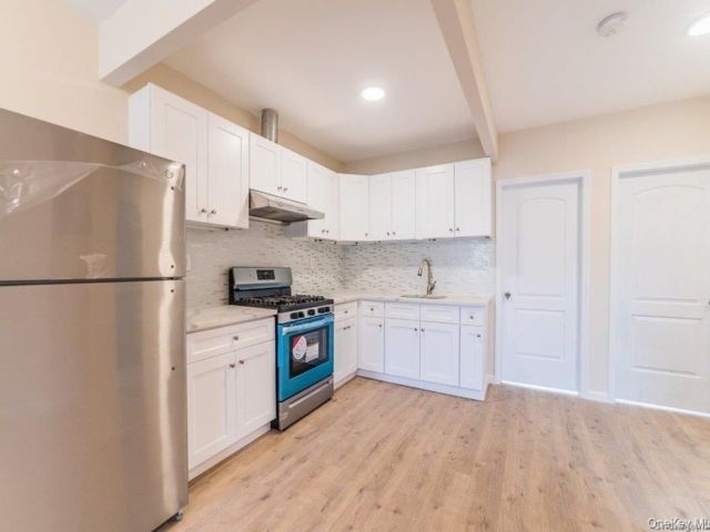  3 BR,  1.00 BTH &nbsp;Includes legal  style home in Cypress Hills