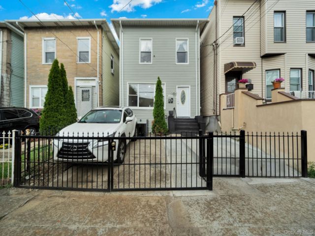  6 BR,  5.00 BTH &nbsp;House style home in Cornell