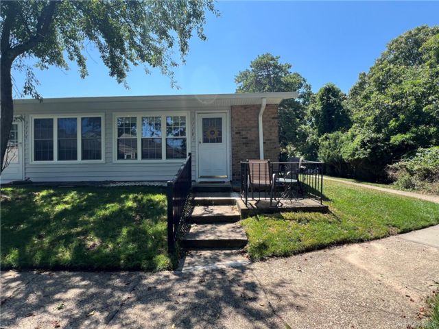  1 BR,  1.00 BTH &nbsp;Ranch style home in Ridge